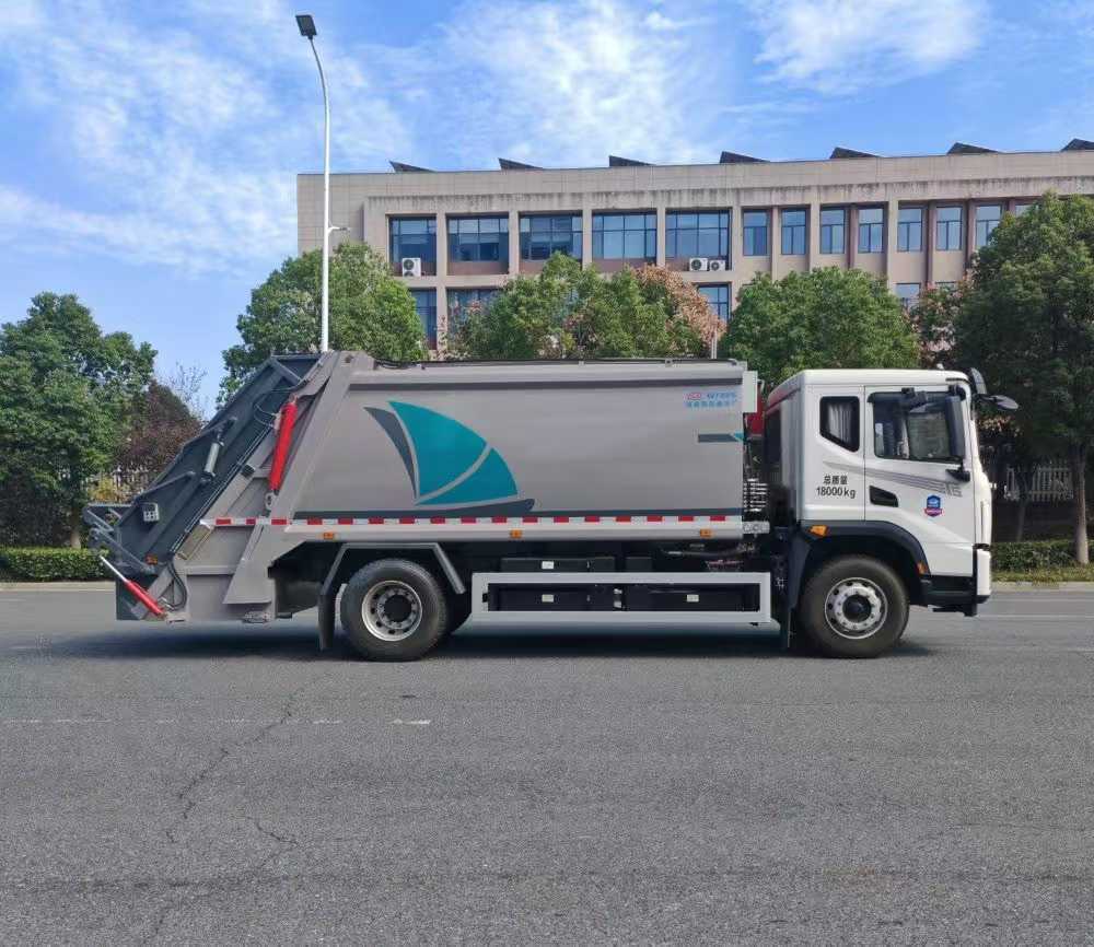 東風(fēng)華神18噸純電動(dòng)壓縮式垃圾運(yùn)輸車圖片3