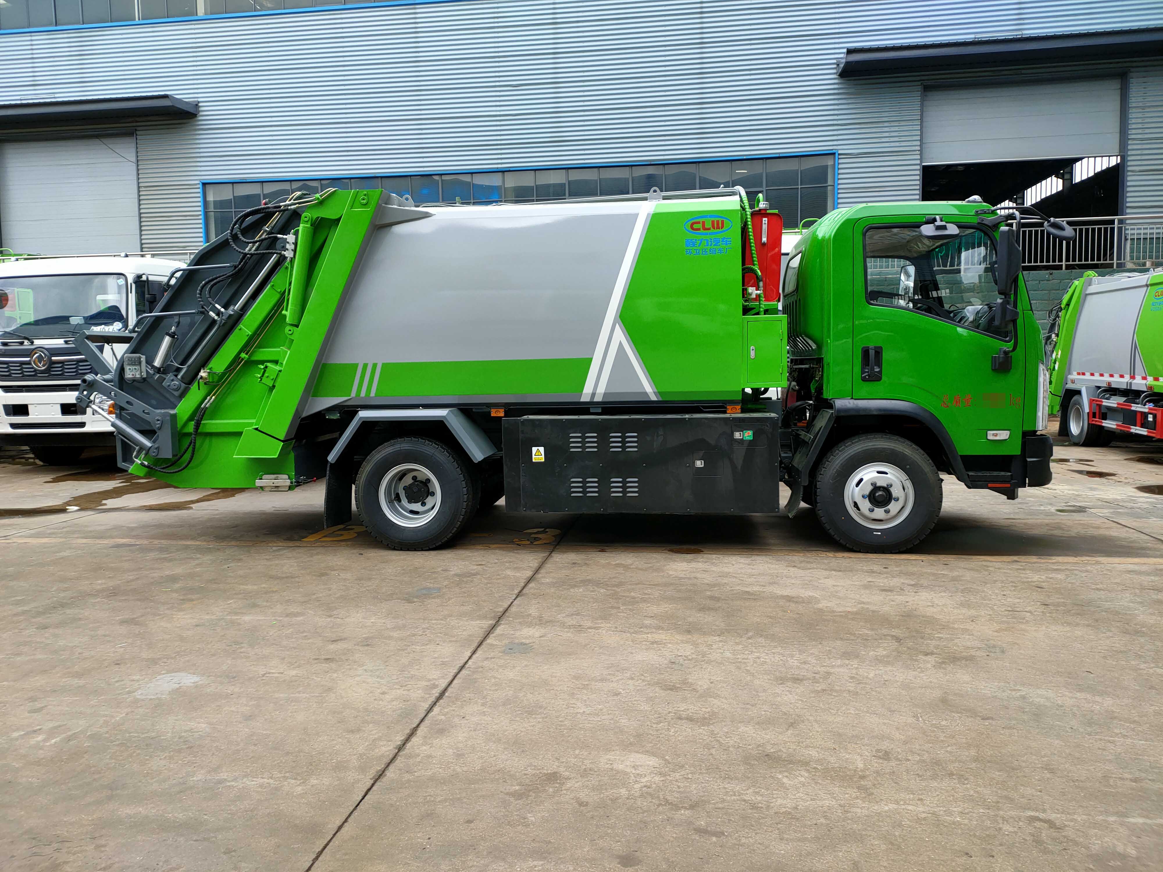 宇通8方純電動壓縮式垃圾車圖片2