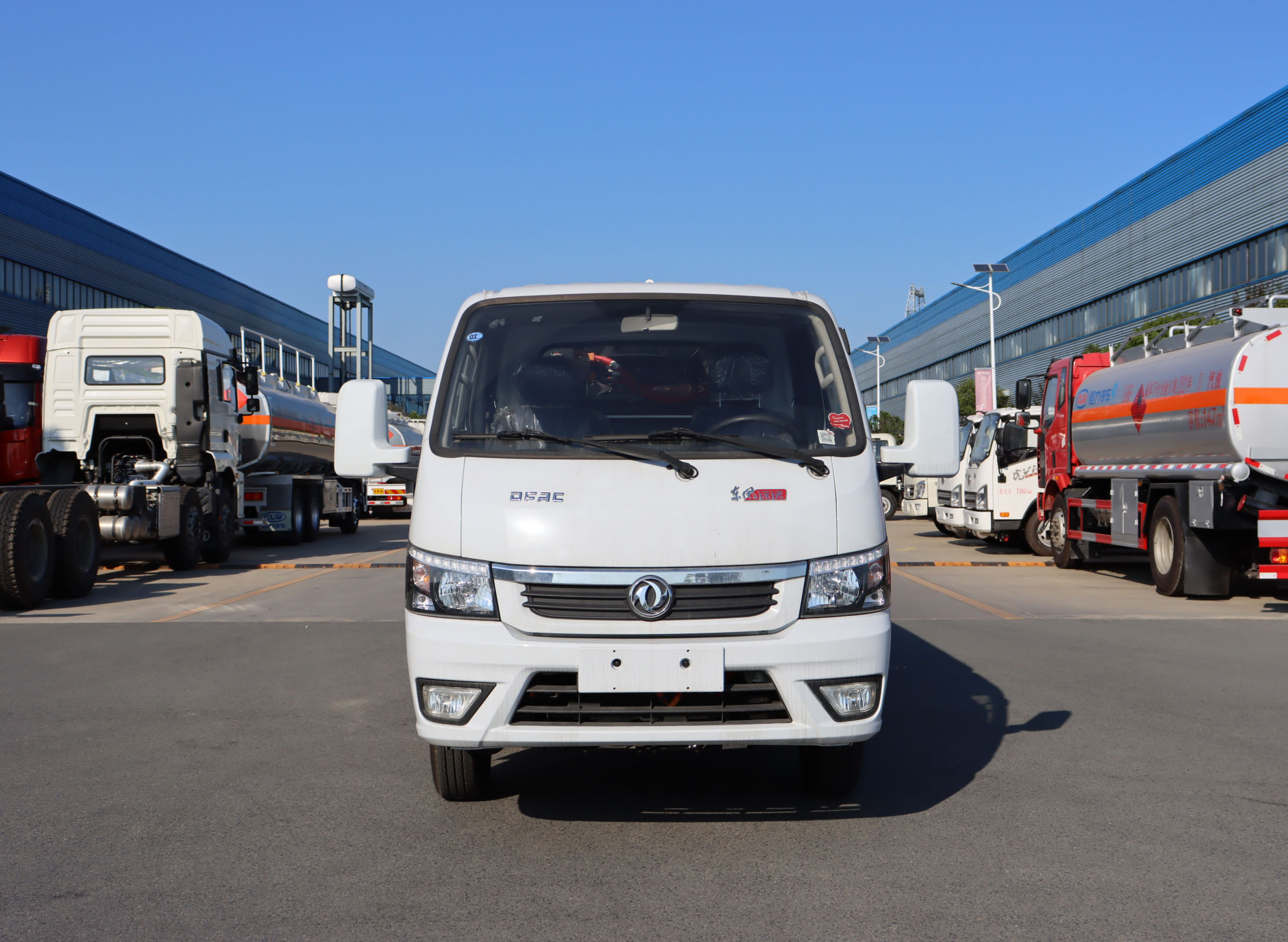 東風(fēng)途逸純電動(dòng)2.5方掃路車圖片2