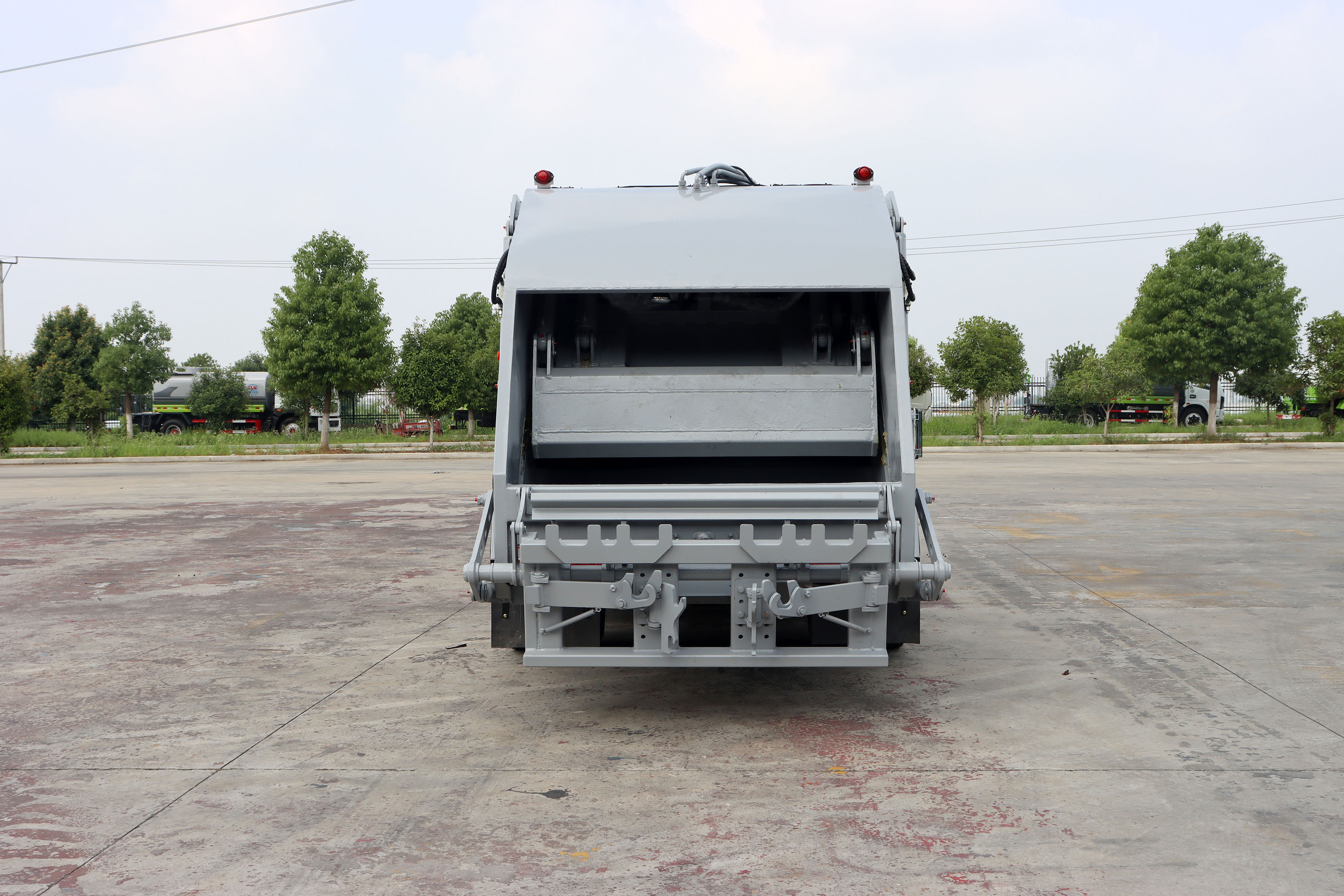 6方東風(fēng)凱普特純電動壓縮式垃圾車圖片5