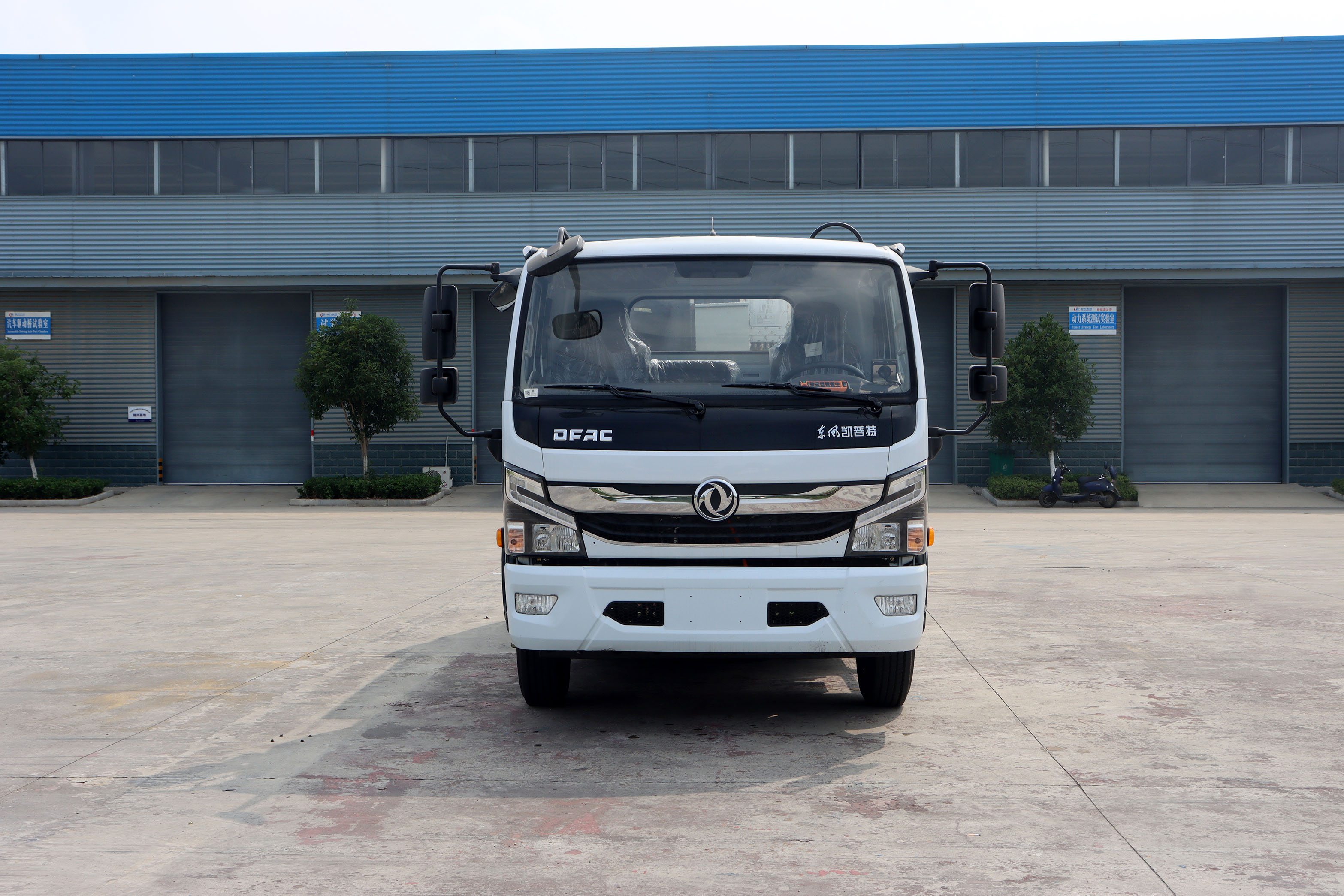 6方東風(fēng)凱普特純電動壓縮式垃圾車圖片2