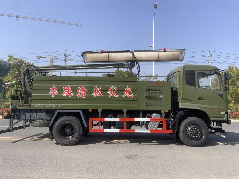 東風天錦四驅4X4光伏板清洗車圖片3