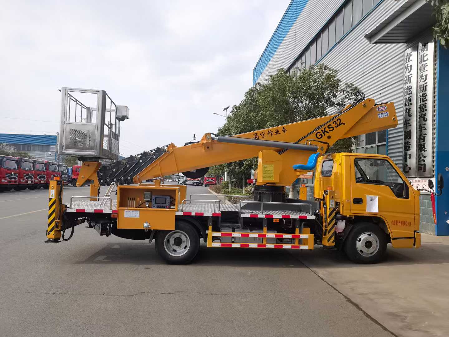 江鈴順達32米直臂高空作業(yè)車圖片4