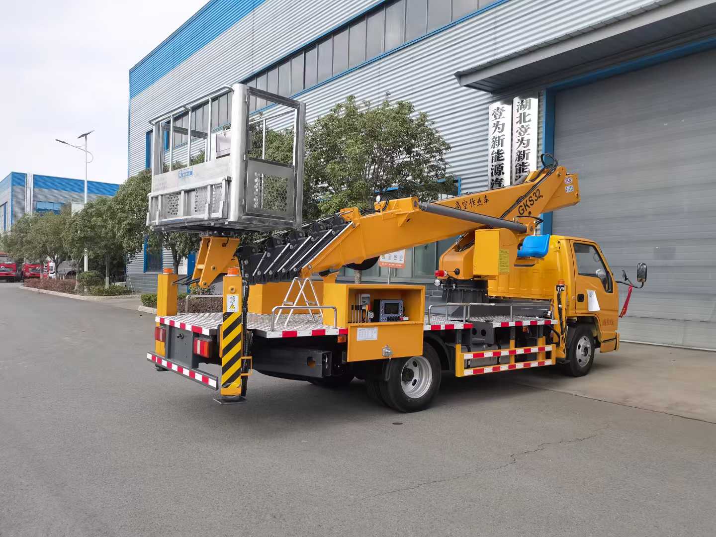 江鈴順達32米直臂高空作業(yè)車圖片5