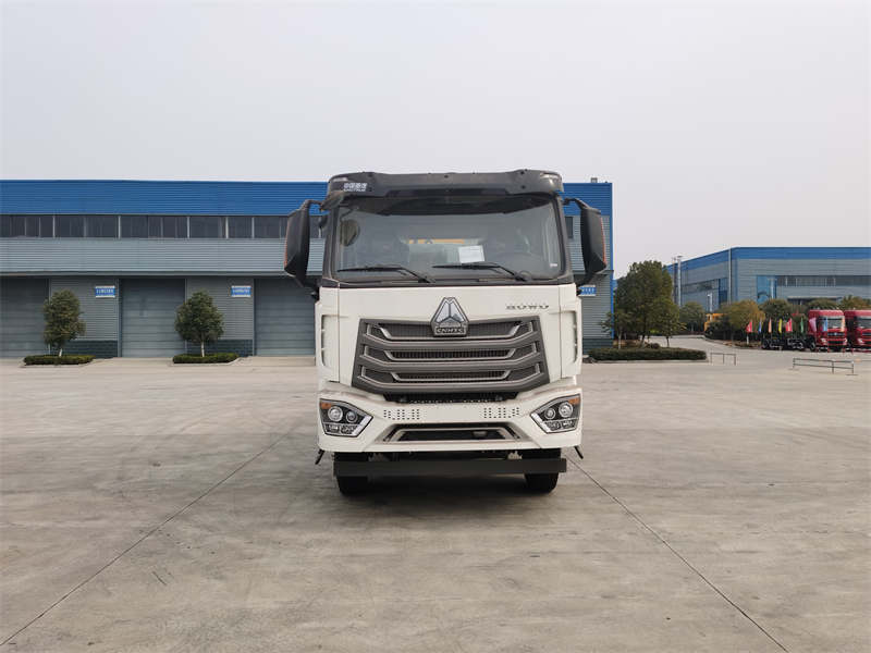 重汽豪沃8.86方智能型瀝青灑布車(chē)圖片2