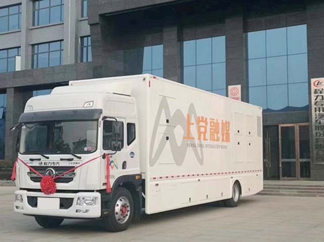 東風(fēng)D9衛(wèi)星通訊指揮車